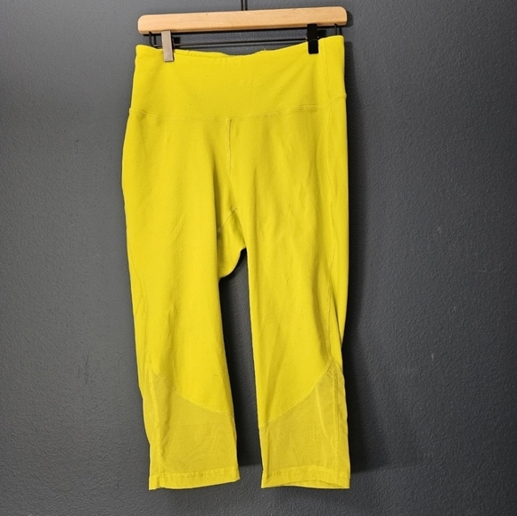 Old Navy • Elevate Crop Leggings - Picture 2 of 10